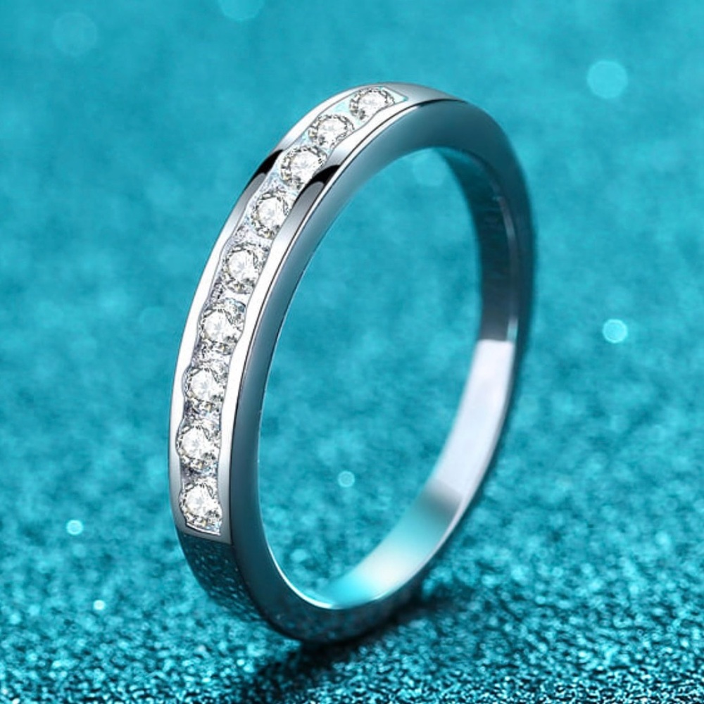 925 Sterling Silver Moissanite Geometric Classic Band Ring